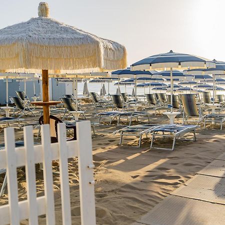 Hotel Joli Alba Adriatica Exteriör bild