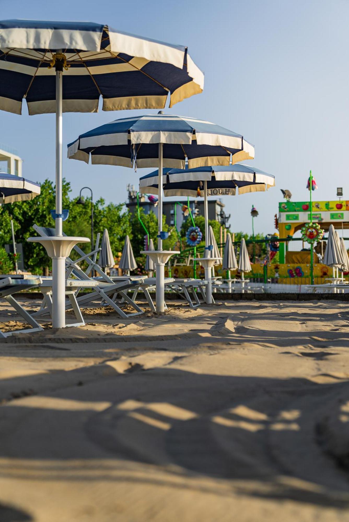 Hotel Joli Alba Adriatica Exteriör bild